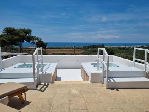 masseria-baroni-di-montesardo-lido-marini-terrazza-vista-mare-con-vasca-idromassaggio